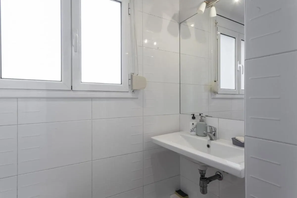 Apartment Pl Universitat Bright And Cozy 2Bd - 2Bth Barcelona
